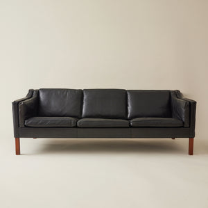 Borge Mogensen, Model 2213 Black Leather Sofa, Manufactured by Fredericia Stolefabrik