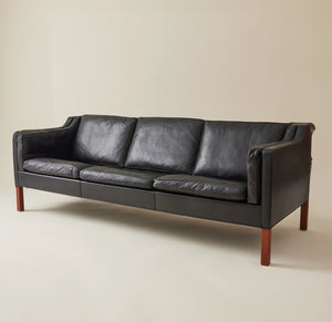 Borge Mogensen, Model 2213 Black Leather Sofa, Manufactured by Fredericia Stolefabrik