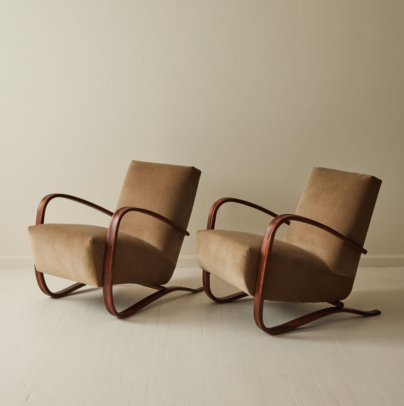 Jindrich Halabala "HR269" Bentwood Chairs, a pair, 1930's.