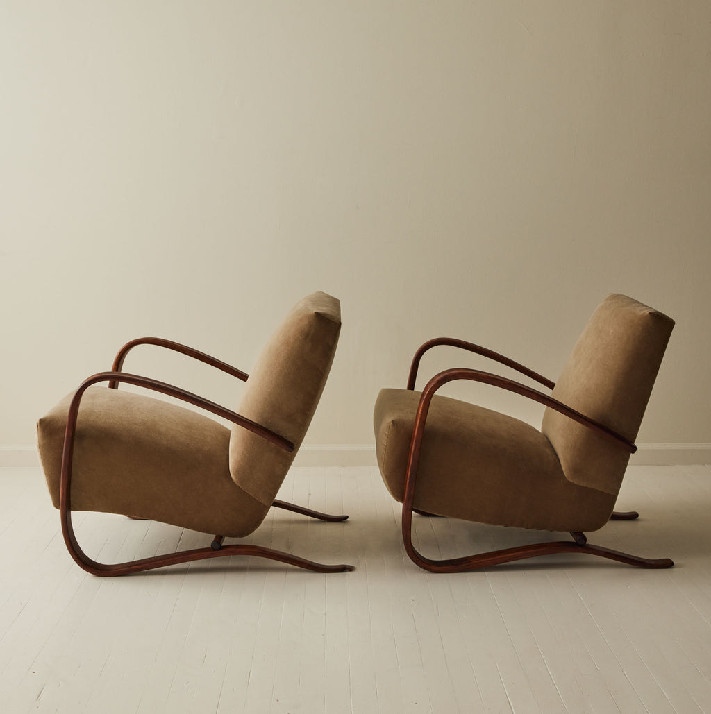 Jindrich Halabala "HR269" Bentwood Chairs, a pair, 1930's.