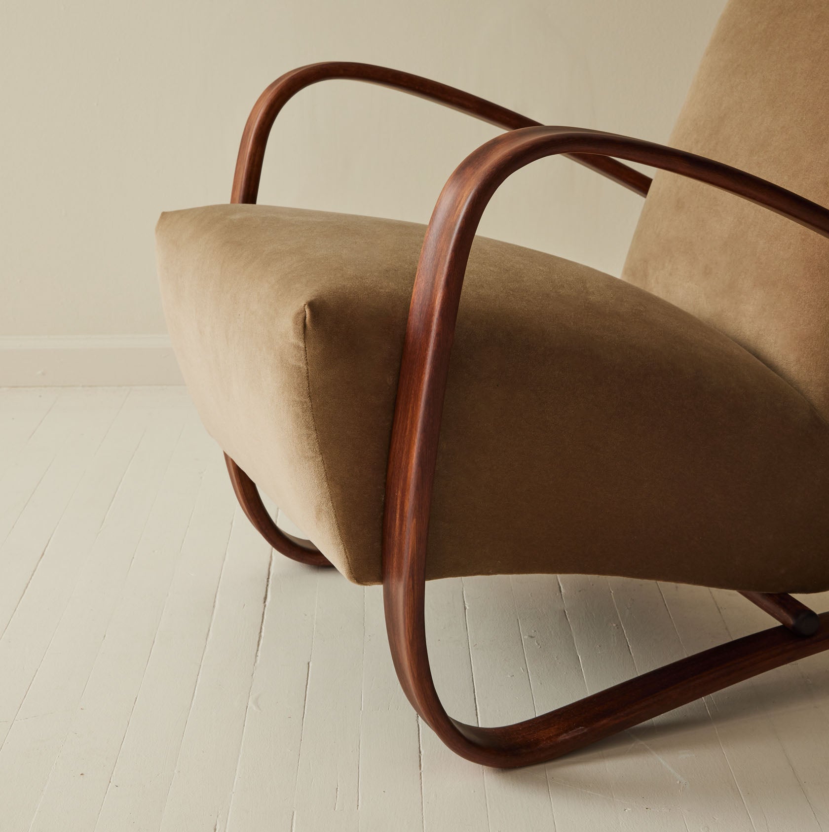 Jindrich Halabala "HR269" Bentwood Chairs, a pair, 1930's.