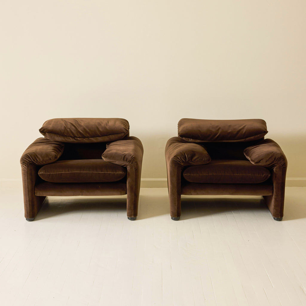 Vico Magistretti "Maralunga" Chair in Velvet, Cassina, a pair, 1970s