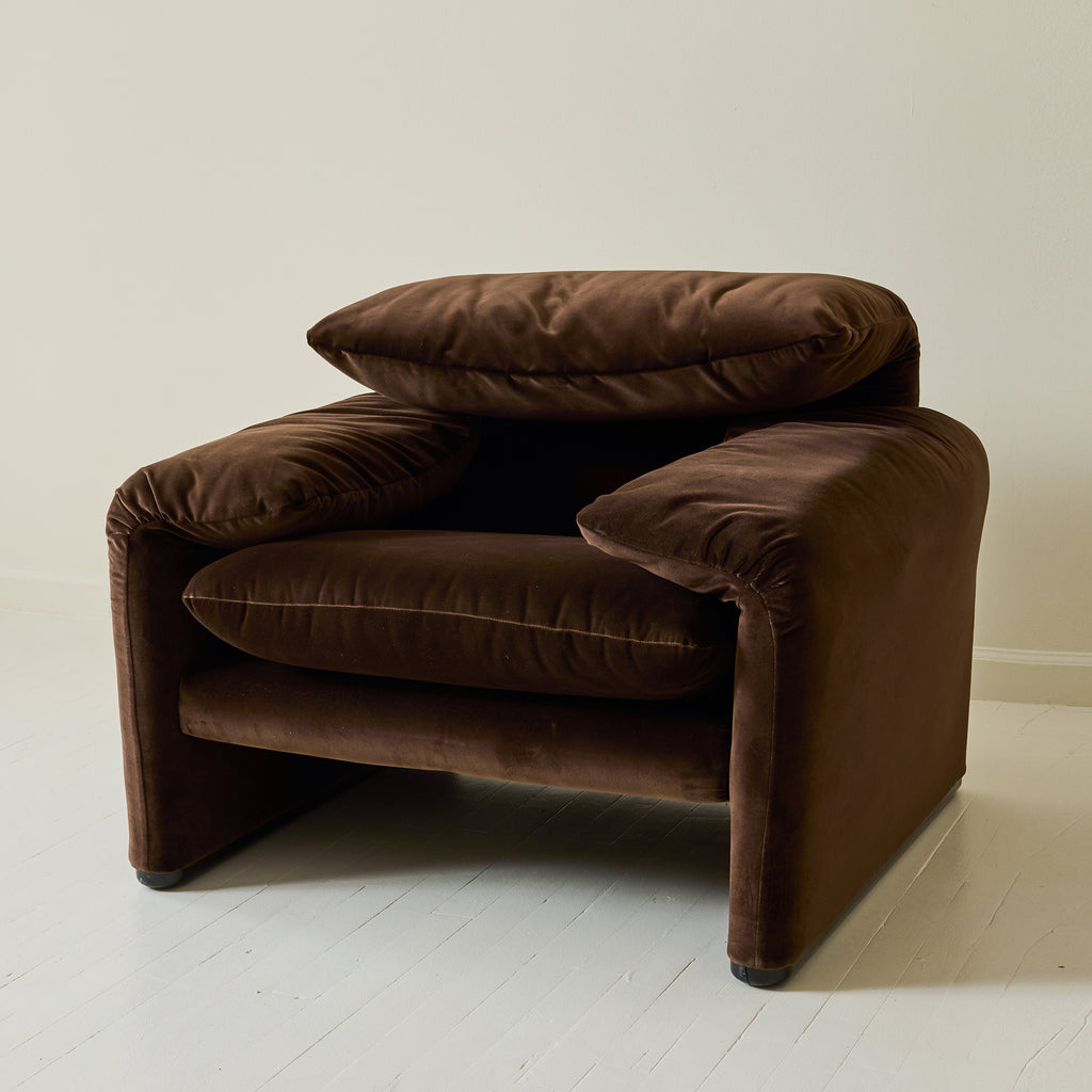 Vico Magistretti "Maralunga" Chair in Velvet, Cassina, a pair, 1970s