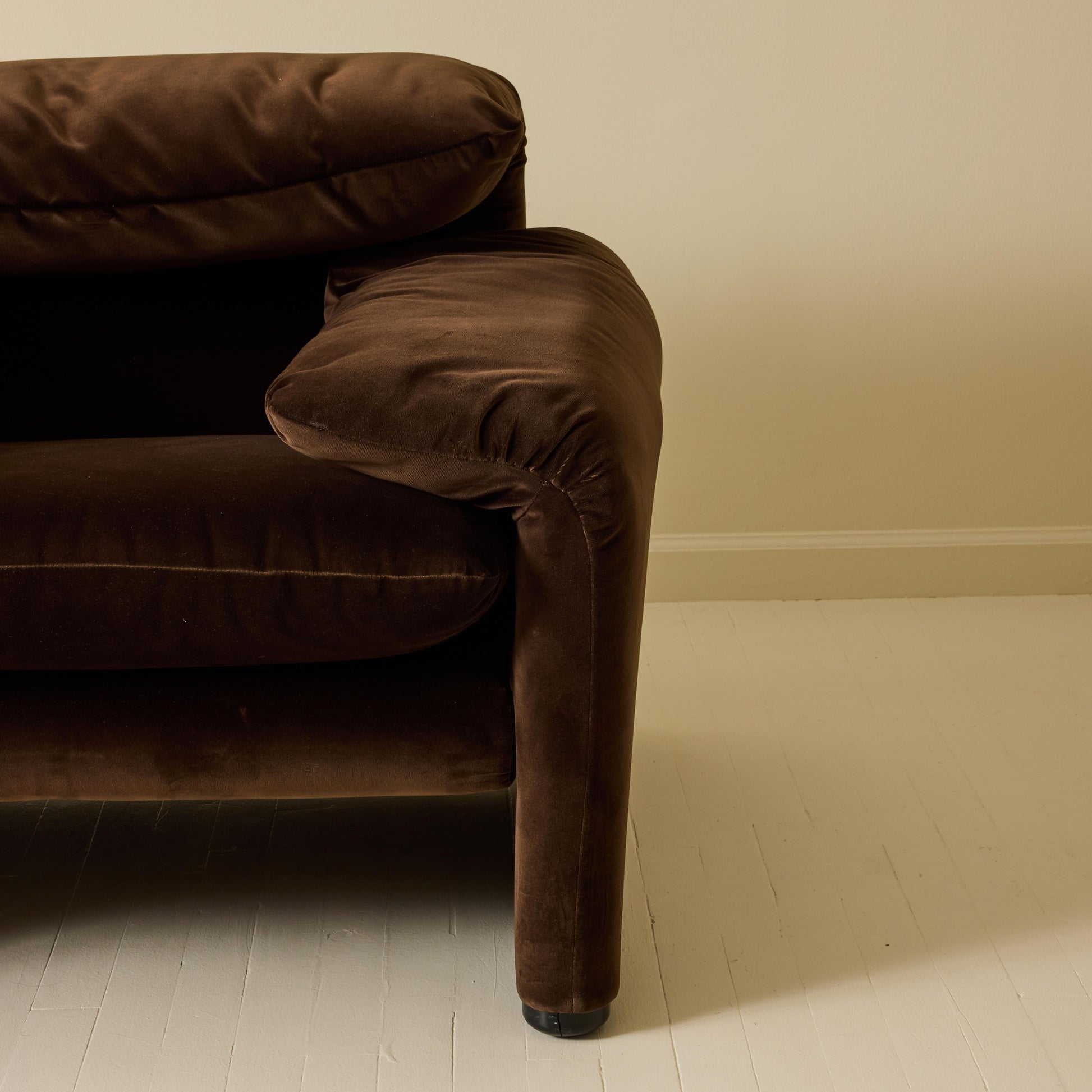 Vico Magistretti "Maralunga" Chair in Velvet, Cassina, a pair, 1970s