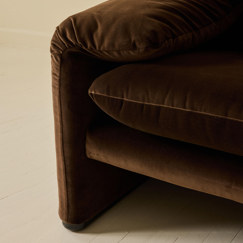 Vico Magistretti "Maralunga" Chair in Velvet, Cassina, a pair, 1970s