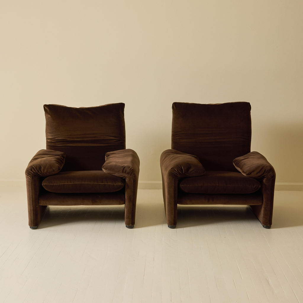 Vico Magistretti "Maralunga" Chair in Velvet, Cassina, a pair, 1970s