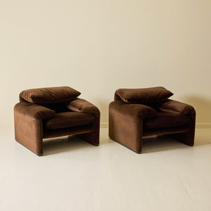 Vico Magistretti "Maralunga" Chair in Velvet, Cassina, a pair, 1970s