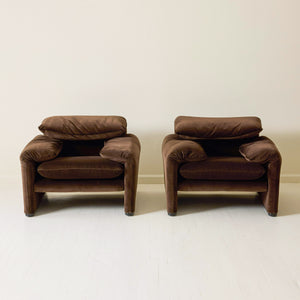 Vico Magistretti "Maralunga" Chair in Velvet, Cassina, a pair, 1970s