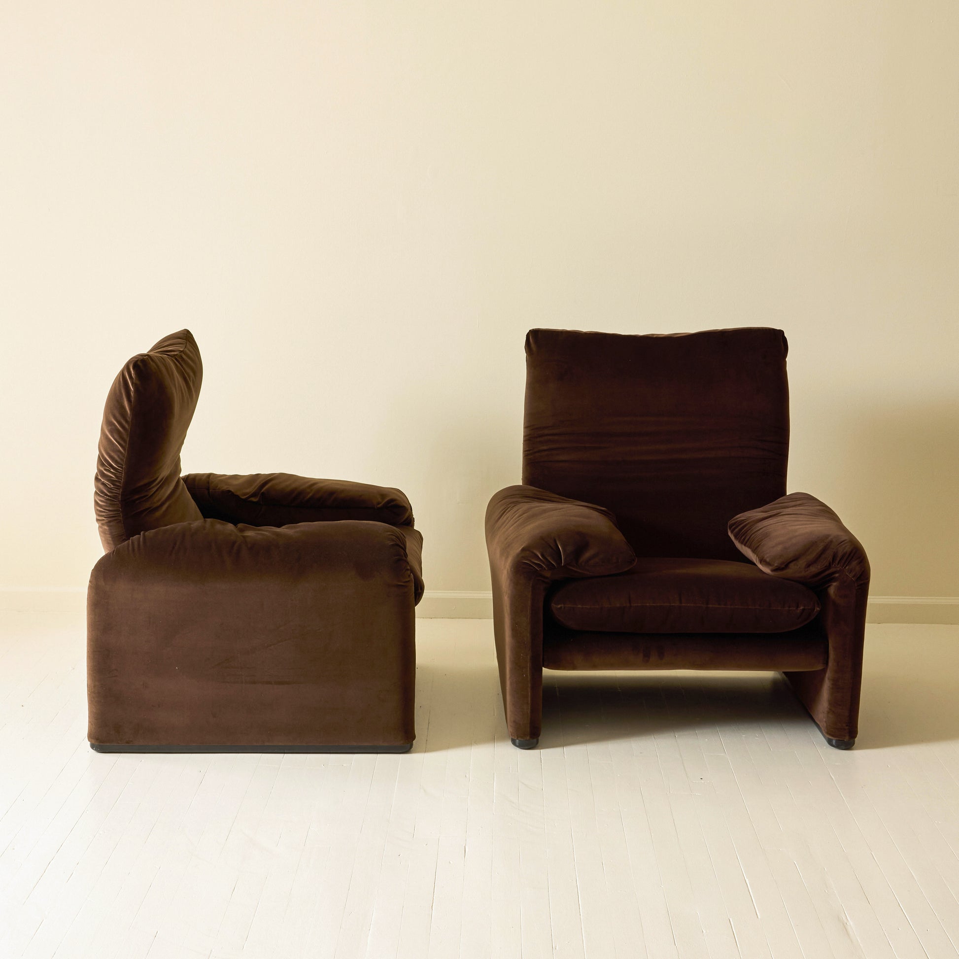 Vico Magistretti "Maralunga" Chair in Velvet, Cassina, a pair, 1970s
