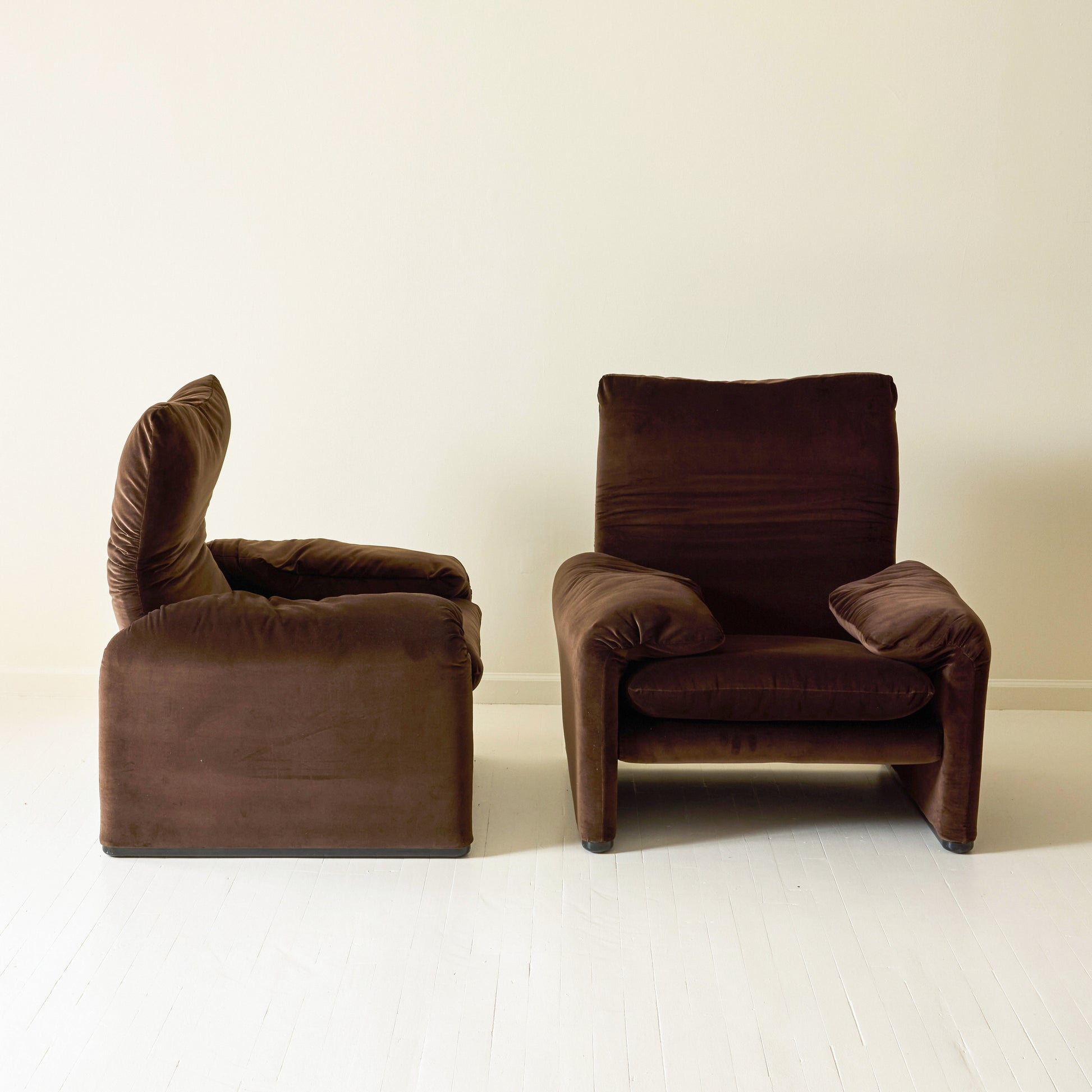 Vico Magistretti "Maralunga" Chair in Velvet, Cassina, a pair, 1970s