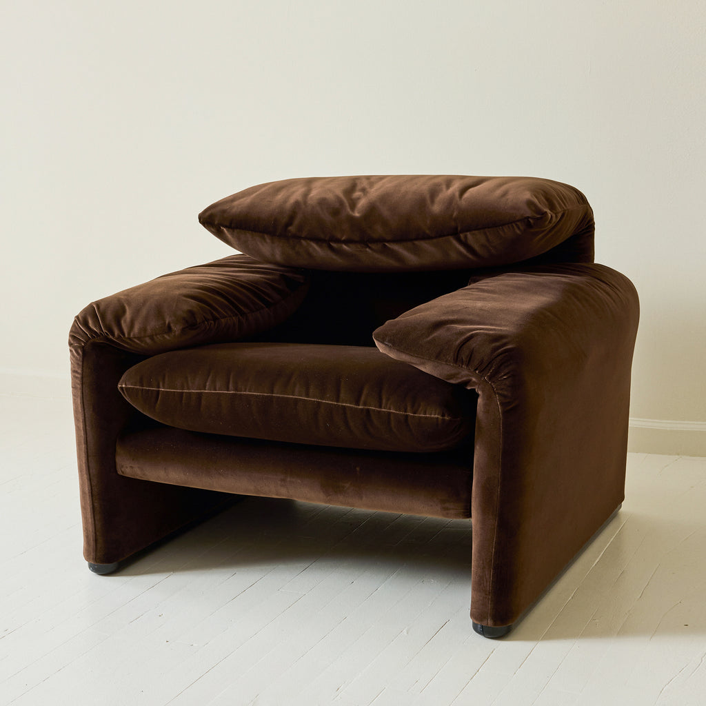 Vico Magistretti "Maralunga" Chair in Velvet, Cassina, a pair, 1970s