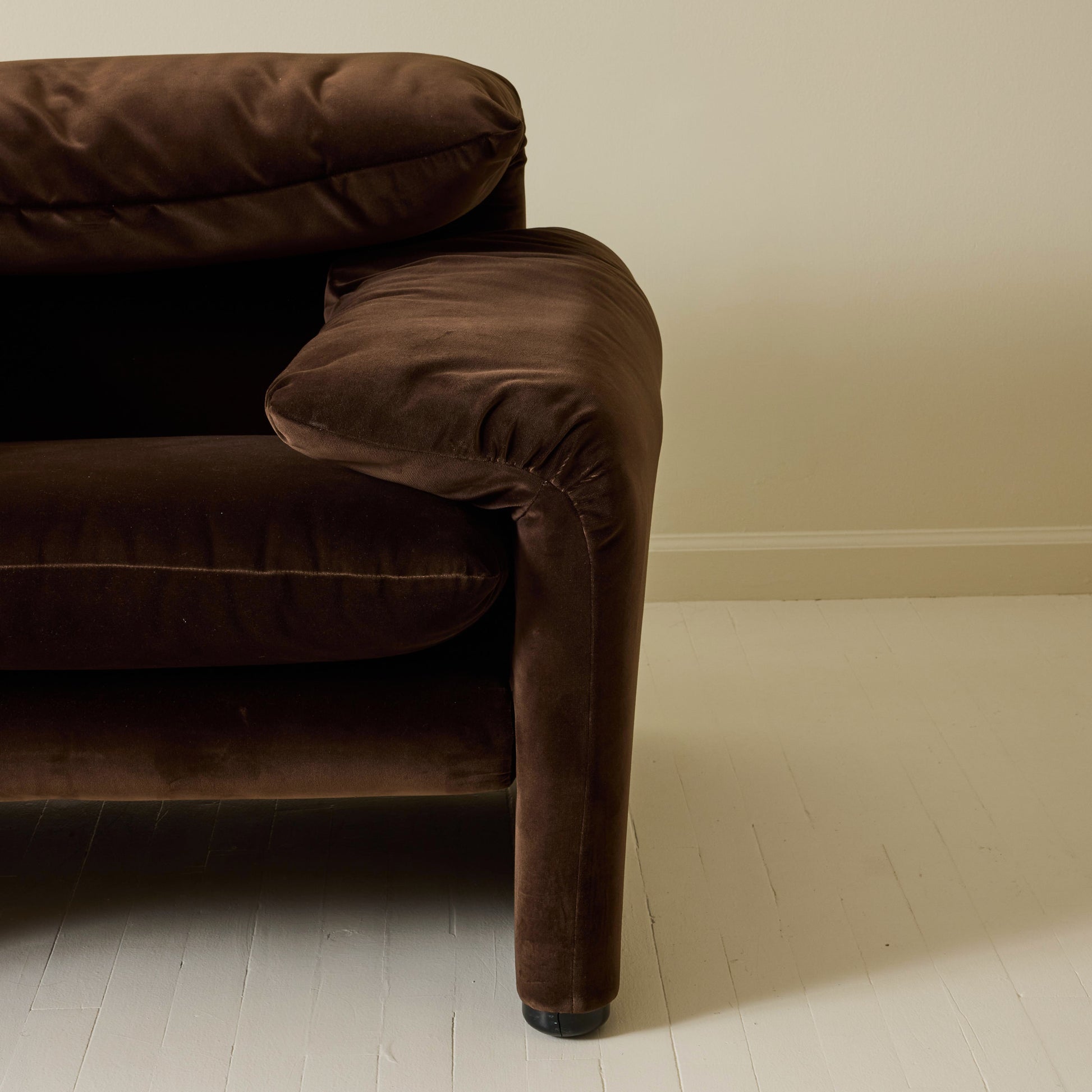 Vico Magistretti "Maralunga" Chair in Velvet, Cassina, a pair, 1970s