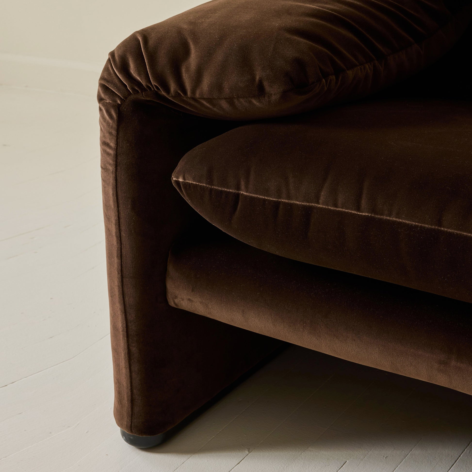 Vico Magistretti "Maralunga" Chair in Velvet, Cassina, a pair, 1970s