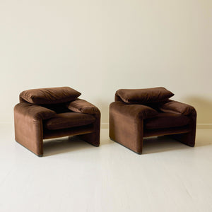 Vico Magistretti "Maralunga" Chair in Velvet, Cassina, a pair, 1970s