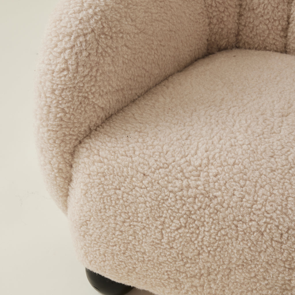Danish Cabinetmaker Lounge Chairs in Ivory Shearling, 1940's, a pair